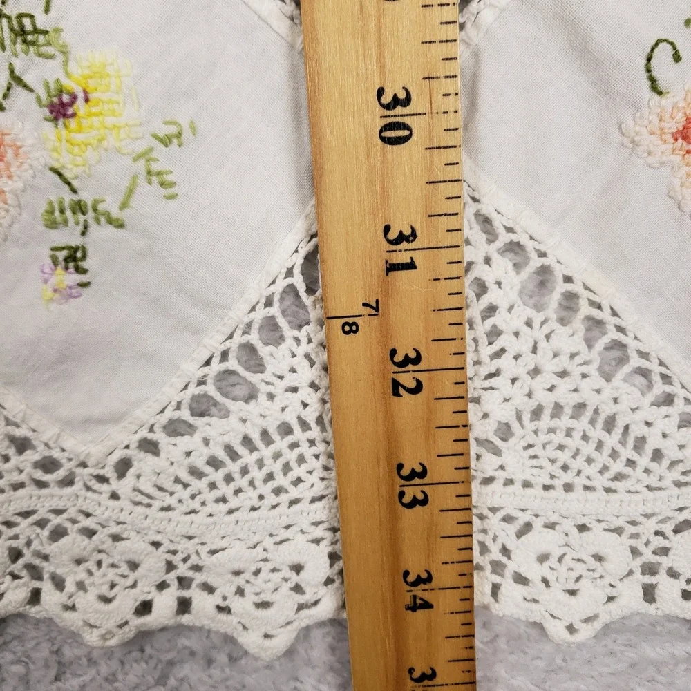 Vintage Ivory Crochet Lace Table Runner Floral Hand Embroidered Scalloped 15x34